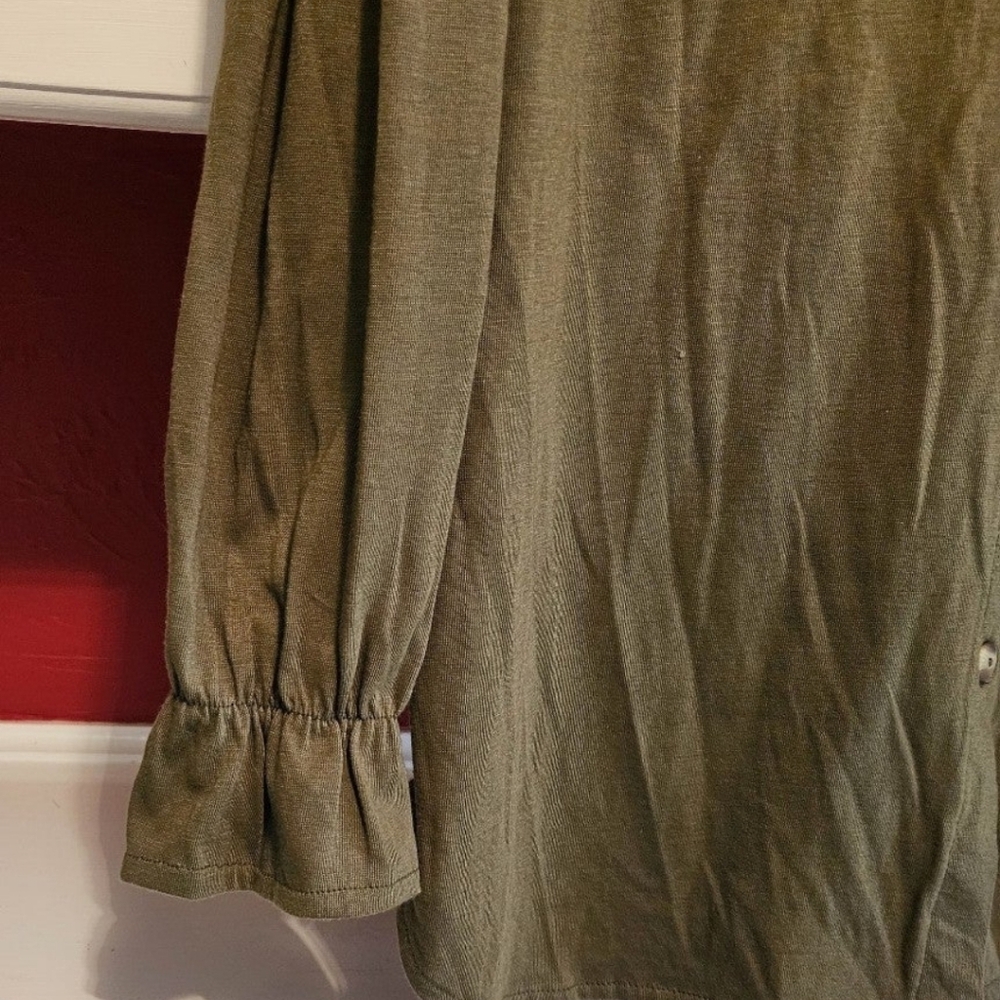 NWT In Resource Olive Ruffle Front Button Shirt - Picture 5 of 8